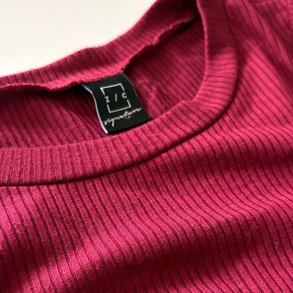 Women's Ribbed Red Top - Picture 2 of 2